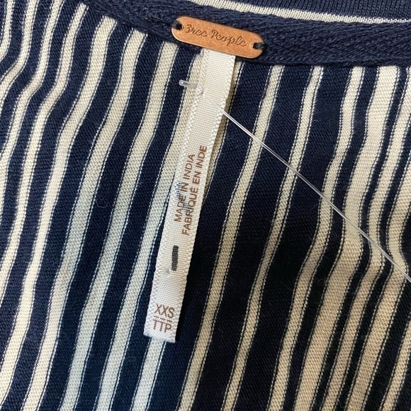 FREE People Navy & Cream Wrap Top NWOT Sz XXS - Picture 2 of 6
